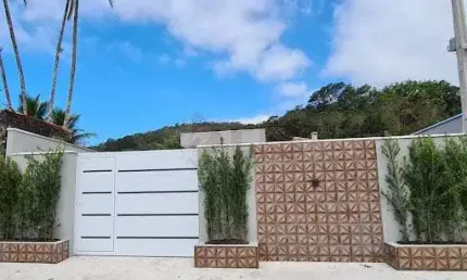 Casa com  3 dormitórios, sendo 1 suíte ampla e confortável, espaço gourmet e piscina