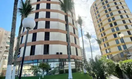 Apartamento a venda frente mar reformado e mobiliado.