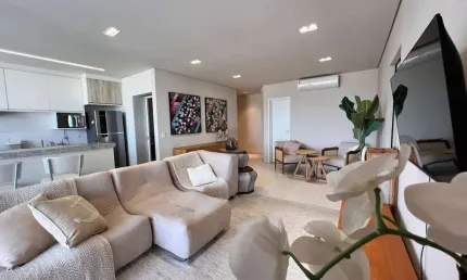 Venha morar neste belo apartamento mobiliado no Aruan com vista para o mar!