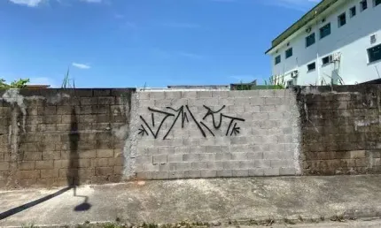 EXCELENTE ÁREA COMERCIAL PRÓXIMO AO FORUM DE CARAGUATATUBA COM PROJETO APROVADO PARA 30 SALAS COMERCIAIS.