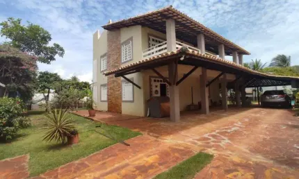CASA COM UMA LINDA ÁREA VERDE E PISCINA NA ZONA DE EXPANSÃO