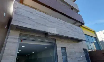 Prédio Comercial na Avenida Hermes Fontes com 27 salas