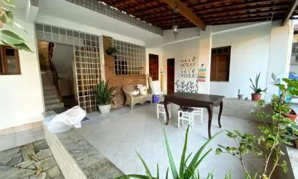 Casa com Pontos Comerciais no Bairro Coroa do Meio - Ótimo para Investimento
