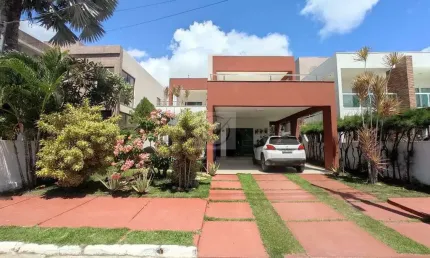 Casa duplex com 4/4, sendo 3 suítes, em condomínio Costa Marina, no bairro Aruana.