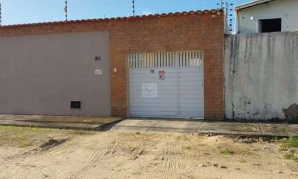 Casa Mobiliada na Zona de Expansão, a 300m da Praia do Robalo.