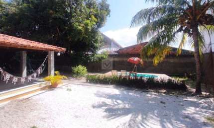 CASA AMPLA COM 5 QUARTOS, PISCINA, NO BAIRRO COROA DO MEIO.