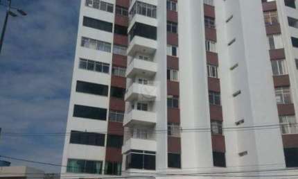 Apartamento no Edifício Iate, no bairro Treze de Julho.