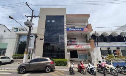 Prédio comercial com 03 pavimentos no centro de Estância-SE