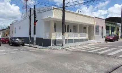 Casa de Esquina no Centro de Estância - Oportunidade Única!