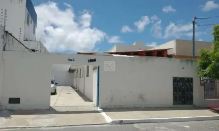 Oportunidade de Investimento: Área com 4 Quitinetes e Projeto para Construção na Parte Superior