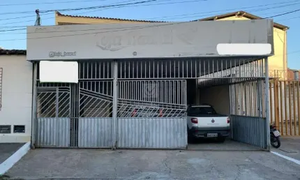 Oportunidade Imperdível no Novo Paraíso: Casa com Ponto Comercial e Amplo Espaço!