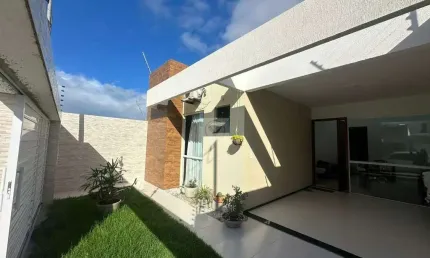 Conforto e Modernidade no Luar da Barra: Casa com Quintal e Área Gourmet!