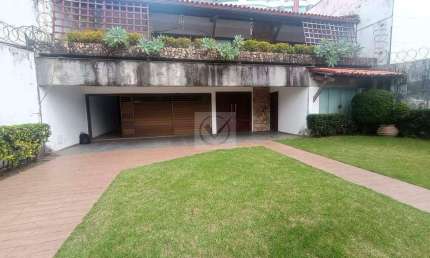 Oportunidade Única na Antiga Beira Mar: Casa Ampla e Sofisticada para Morar ou Empreender!