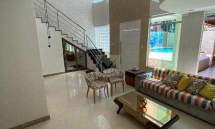 Venda - Luxo e Espaço na Coroa do Meio: Magnífica Casa Duplex com 5 Quartos e Área de Lazer Completa!