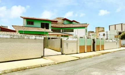 VENDA - Exclusividade e Espaço: Sua Casa de Esquina no Bairro Suíça!