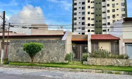 Casa para Aluguel Comercial com Piscina na 13 de Julho