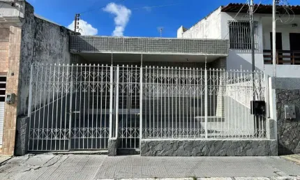 Casa Comercial à venda, 4 quartos, 1 suíte, 2 vagas, Centro - Aracaju/SE