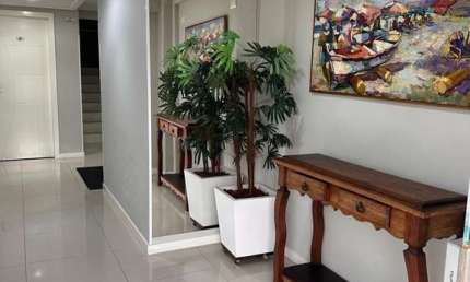 APARTAMENTO COM EXCELENTE LOCALIZAÇÃO À VENDA EM BOMBAS