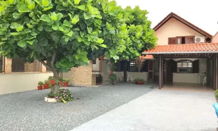 Casa com 3 quartos para alugar na Rua Vereador Manoel José dos Santos, Bombas, Bombinhas