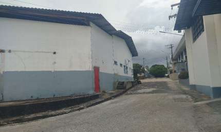Alugo galpão com 1300m2 em condomínio no distrito 1