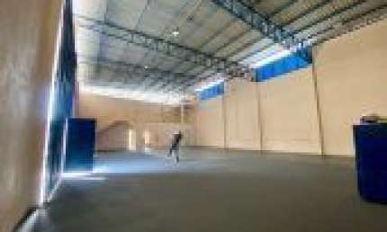 ALUGA SE GALPÃO 450 M2 - NOVO ALEIXO - IDEAL PARA DISTRIBUIDORA