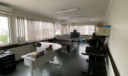 Imóvel comercial para venda tem 280 metros quadrados com 8 salas.