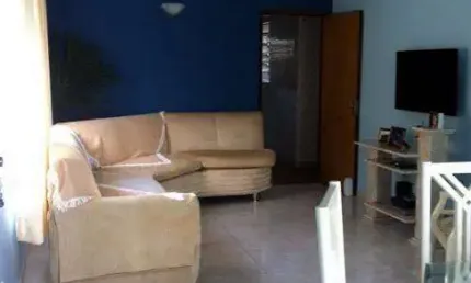 Sobrado para venda tem 220 metros quadrados com 2 quartos