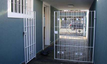 Casa para aluguel possui 120 metros quadrados com 2 quartos