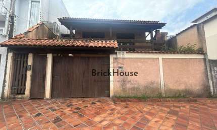 Casa com 3 dormitórios à venda, 225 m² por R$ 990.000 - Jardim Villaça - São Roque/SP