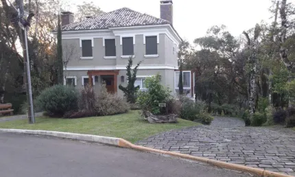 Casa 03 Dorm. à venda no Bairro Lagos de Gramado - 3 vagas de garagem