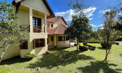 Casa 05 Dorm. à venda no Bairro Quinta da Serra com 480 m² de área privativa - 3 vagas de garagem