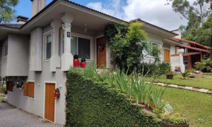 Casa 07 Dorm. à venda no Bairro Planalto com 320 m² de área privativa - 5 vagas de garagem