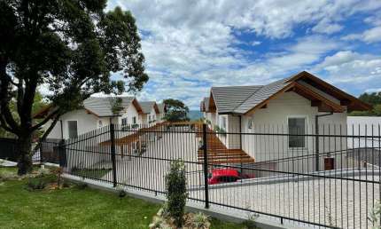 Casa 02 Dorm. à venda no Bairro Várzea Grande com 79 m² de área privativa - 1 vaga de garagem