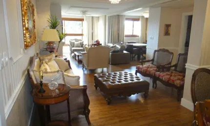 Apartamento 04 Dorm. à venda no Bairro Centro com 324 m² de área privativa - 3 vagas de garagem