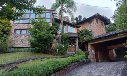 Casa 05 Dorm. à venda no Bairro Don Felipe com 362 m² de área privativa - 4 vagas de garagem