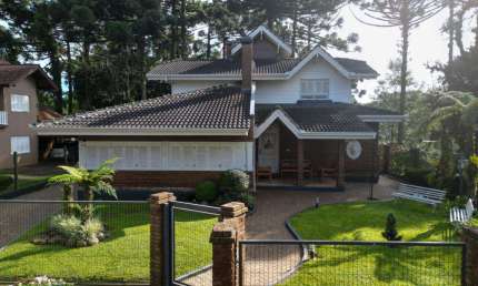 Casa 03 Dorm. à venda no Bairro Planalto com 259 m² de área privativa - 2 vagas de garagem