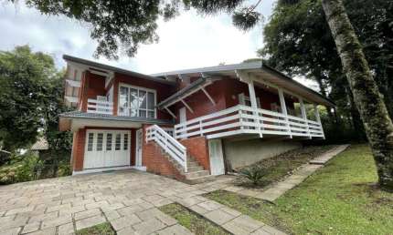 Casa 04 Dorm. à venda no Bairro Ipê Amarelo com 192 m² de área privativa - 2 vagas de garagem