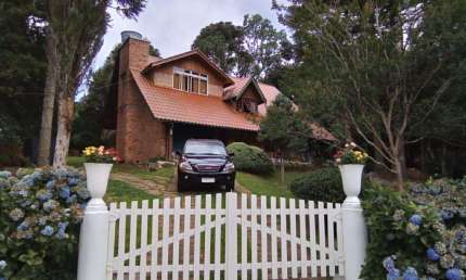 Casa 03 Dorm. à venda no Bairro Villagio - 2 vagas de garagem