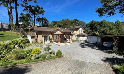 Casa 04 Dorm. à venda no Bairro Mato Queimado com 350 m² de área privativa - 2 vagas de garagem