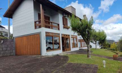 Casa 05 Dorm. à venda no Bairro Saint Moritz com 259 m² de área privativa - 2 vagas de garagem