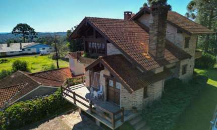 Casa 04 Dorm. à venda no Bairro Tirol com 275 m² de área privativa - 3 vagas de garagem