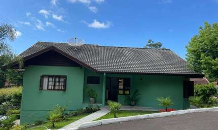 Casa 05 Dorm. à venda no Bairro Planalto com 220 m² de área privativa - 2 vagas de garagem