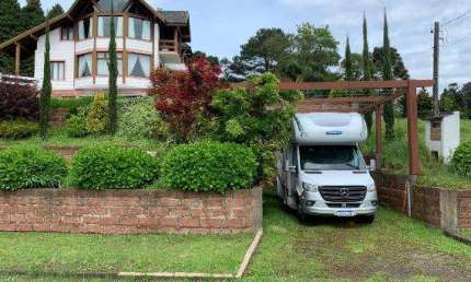 Casa 03 Dorm. à venda no Bairro Golf Club com 300 m² de área privativa - 2 vagas de garagem