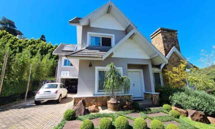 Casa 03 Dorm. à venda no Bairro Alphaville com 300 m² de área privativa - 2 vagas de garagem