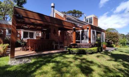Casa 04 Dorm. à venda no Bairro Golf Club com 450 m² de área privativa