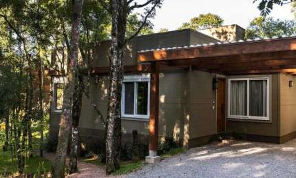 Casa 06 Dorm. à venda no Bairro Vila Nova de Gaia com 350 m² de área privativa - 2 vagas de garagem