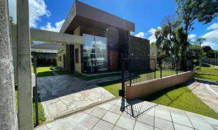 Casa 03 Dorm. à venda no Bairro Carniel com 184 m² de área privativa - 2 vagas de garagem