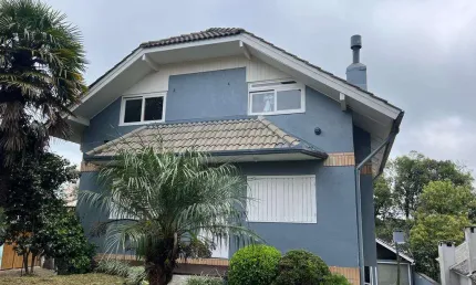 Casa 04 Dorm. à venda no Bairro Santa Terezinha com 256 m² de área privativa - 1 vaga de garagem