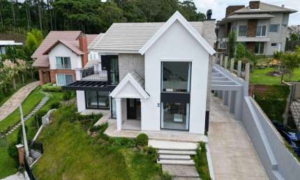 Casa 03 Dorm. à venda no Bairro Vale das Colinas com 218 m² de área privativa - 3 vagas de garagem