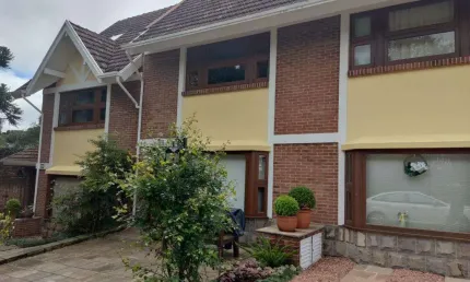 Casa 03 Dorm. à venda no Bairro Quinta da Serra com 227 m² de área privativa - 1 vaga de garagem